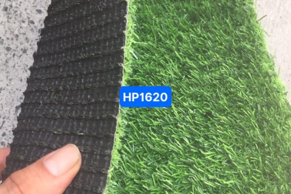 Dòng cỏ 2 cm loại cao cấp, đế 3 lớp, cỏ dày và mau. Mã Hp1620